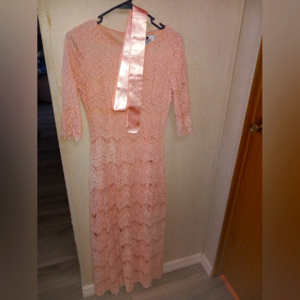Dainty Jewels maxi dress size small